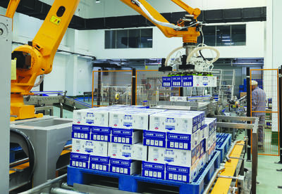 產能提升銷售旺 智能機器人研發驅動產業變革